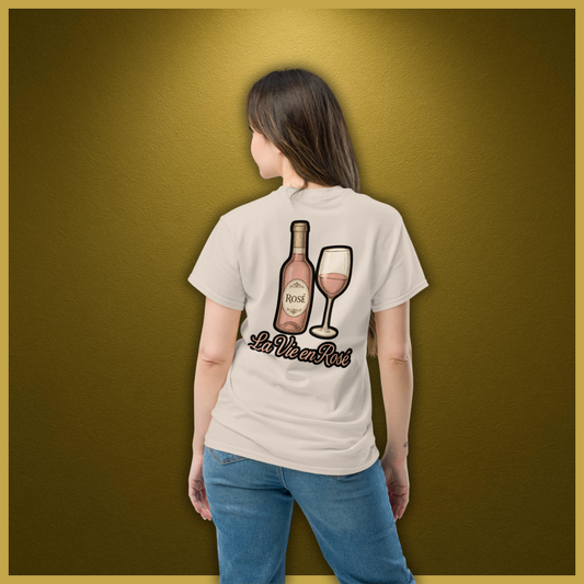Juliet Rosé Bottle T-Shirt – Elegantes Old Money Design